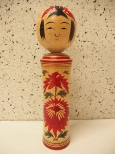 1140166a【岡崎斉司 鳴子系 伝統こけし 在銘】作家物 置物 工芸品 民芸品 人形 木製 郷土玩具/中古品/H21cm程度