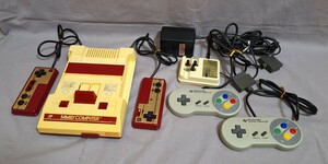 【中古品/ゲーム機器】NINTENDO 　任天堂ファミリーコンピューター　HVC-001 /ファミコン専用リモートコントローラ―/付属品等々//合計5個