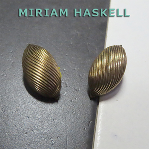 ミリアムハスケル◆大きな金色の波線入りイヤリング：ヴィンテージコスチュームジュエリ ー：Miriam Haskell