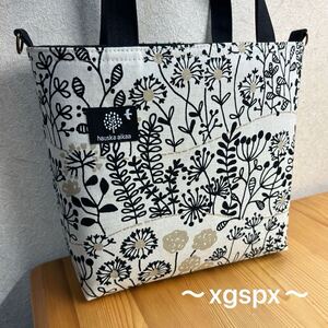 お散歩 ランチ トートバッグ 角マチ 生成 花柄 つる 黒 綿麻 hand made ハンドメイド 斜め掛け用 Dカン付ショルダー可