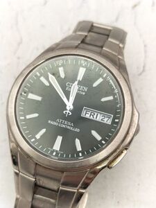 R6.67 1円～ 不動品 シチズン CITIZEN アテッサ H100-T010431 電波ソーラー デイデイト 腕時計 黒文字盤 チタン メンズ