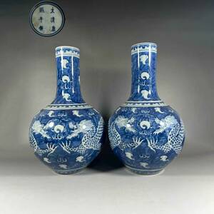 3~DM6119 中国磁器 人間国宝 陶芸 磁器『青天瓶一対です』施釉陶 古代工芸品 陶芸 精美彫 置物 收藏品