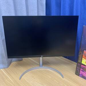 中古美品【LG モニター ディスプレイ 27UL850-W 27インチ/4K/IPS非光沢/USB Type-C、DP、HDMI×2/スピーカー/高さ調節、ピボット】送料無料