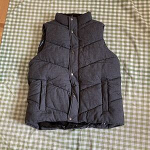 VEST 中綿入りベストプラスワンＸＬ細かいグレー黒の生地新品チェスト100-108身長180-190