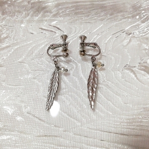 銀色シルバー葉っぱ羽揺れるロングイヤリング/ジュエリー/アクセサリー Silver leaf long earrings jewelry accessories