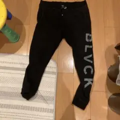 BLVCKロゴ入り黒パンツ　ブラックパリ　xl