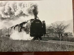 昭和鉄道写真：呉線走行中のC62 40[糸崎]牽引旅客列車。1966年撮影。場所不明。2L判。