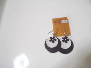 新品 milky MフラワーFピアス