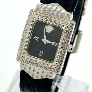 GIANNI VERSACE 腕時計 ウォッチ クォーツ quartz Swiss メデューサ ブラック シルバー 黒 銀 09006 ジャンニヴェルサーチ Y1015