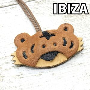 【遊び心を纏う小さなアクセント】　Ibiza イビザ　バッグチャーム トラ 手作りの温もり 動物モチーフ キーホルダー 革小物　ブラウン