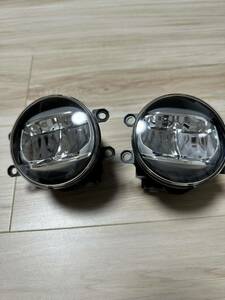 トヨタ　純正　LEDフォグランプ　koito 48-150 新車外し品