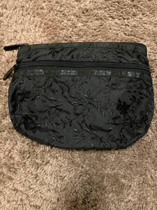 （Used）LeSportsac レスポートサック　ダブルファスナーポーチ　黒　刺繍