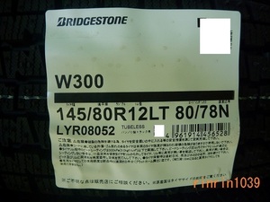 【送料無料】【日焼け・汚れあり】アウトレット 冬タイヤ2023年製 BRIDESTONE W300 145/80R12LT 80/78N ４本セット税込￥12,800-