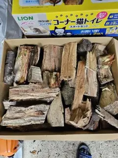 広葉樹の薪　約25kg　能登半島産　サクラ　クヌギ　ナラ　シイ　キリ　枝や端材等