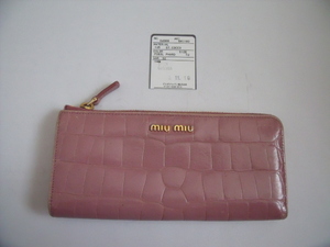 良好 訳あり◆　miumiu ◆ ミュウミュウ ◆ 大きめ クロコ型 レザー製 ◆ L字 ファスナー 長財布 ◆ ピンク系◆ カード付き ◆ 送料無料！