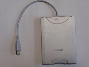 TOSHIBA-6-1 TOSHIBA製USB接続　　3.5フロッピーディスクドライブ PA2680U