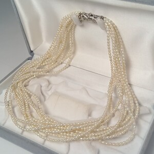 【美品 高品質!!】パール ネックレス 10連 本真珠 ベビー ライス 高級◎ 42cm SILVER 刻印 pearl jewelry 干渉色 