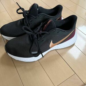 ☆⑥美品 NIKE REVOLUTION ナイキ レボリューション スニーカー ウィメンズ 24cm 黒 ブラック