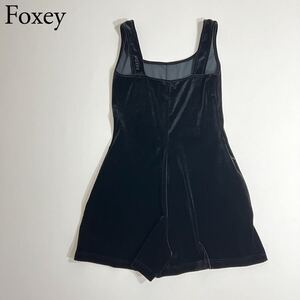 美品 FOXEY NEW YORK フォクシーニューヨーク　ストレッチベロアオールインワン ブラック　40 ロゴ入りレディース