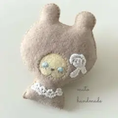 くまちゃんブローチ　フェルト　ハンドメイド