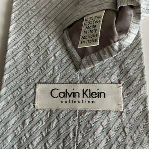 カルバンクライン（Calvin Klein) 薄グレーストライプネクタイ