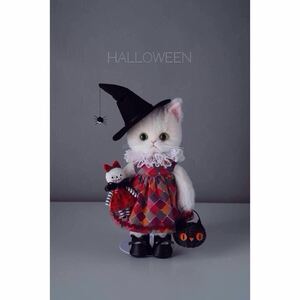 ちび白ハロウィンちゃんと小さなガイコツ人形　　　parico doll 猫ぬいぐるみ