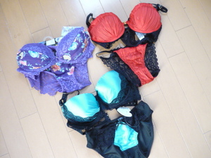 ブラ　・　ショーツセット　３６　Ｄ７０　　３セット