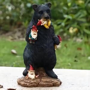 クマ フィギュア 置物 ノーム像 樹脂像 15cm ミニチュア クマに襲われる小人 かわいい インテリア 庭 熊 アニマル 動物 ミニチュア t1020