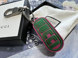 ●未使用●GUCCI(グッチ) スケボーみたいな SEGAフォント 桃色と緑の ラバー キーリング/キーホルダー mercismith2brand 523759J1DXN/セガ