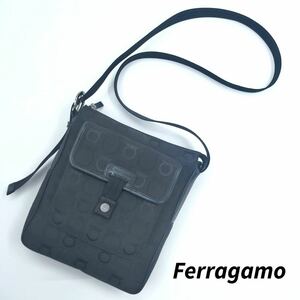 【極美品】Salvatore Ferragamo フェラガモ メンズ サコッシュ ショルダーバッグ 斜め掛け ガンチーニ 総柄 レザー 革 ブラック　黒　