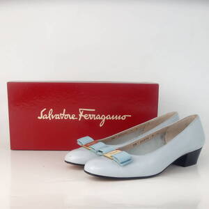 1円スタート Salvatore Ferragamo サルヴァトーレフェラガモ パンプス ヴァラ ライトブルー 靴 サイズ8 箱付き 3-21