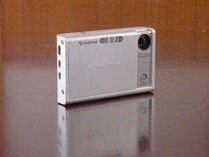 FinePix Z1 512万画素 ファインピクス スーパーCCDハニカムHR 富士フィルム FUJIFILM コンパクト デジタル カメラ