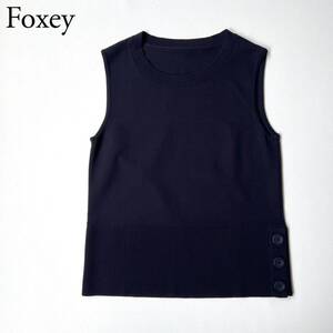 美品 FOXEY BOUTIQUE フォクシーブティック リブニット　セーター トップス　ノースリーブ ボタンヘムニット レディース