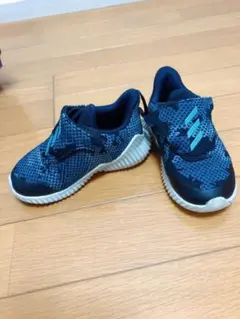 アディダス　adidas キッズスニーカー　13センチ