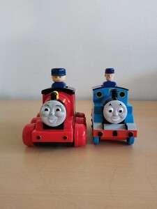 TOMY 機関車トーマス ジェームス セット 機関者を押すと走るトーマス おもちゃ ヤフオクのみ出品 商品説明必読