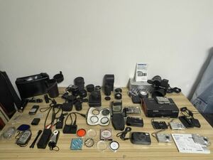 大量カメラ 付属品 まとめて 約31点 コンパクトフィルムカメラ デジタルカメラ レンズ 付属品 CASIO KYOCERA mamiya Kenko等 状態不明