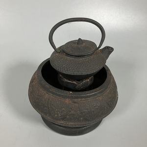 G3-154　鉄器 ミニチュア 風炉 五徳 鉄瓶 計728g 茶道具 置物 錆有り 中古品 現状出品