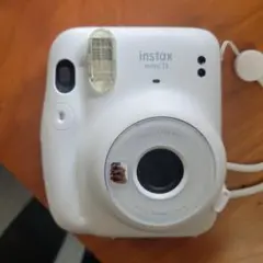 【匿名発送】FUJIFILM　チェキ　本体　instax　mini11　ホワイト