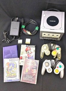 1円～【美品】Nintendo 任天堂 GAMECUBE ゲームキューブ DOL-001・DOL-017 コントローラー×2・ゲームソフト×3 取説付 ※通電のみ確認 80