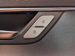 新品　アウディ　A6　A7　ドアロックボタン　アルミカバー　ドアロックスイッチカバー　4K F2 C8 Audi 1stEdition　S6/S7/RS6/RS7