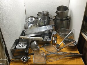 業務用泡立て器　粉ふるい　レードル　湯切りザル　寸胴　キッチンポット　バット　ステンレス　ざる他　調理器具　まとめて　厨房器具