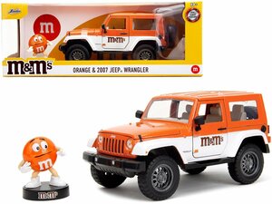 JADA TOYS 1/24 エムアンドエムズ オレンジ フィギア ＆ ジープ ラングラー 2017 JEEP WRANGLER M & M’s Orange 34401