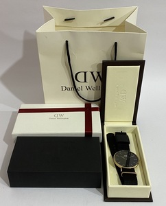 極美品☆Daniel Wellington ダニエルウェリントン Classic Black Cornwall 腕時計 文字盤黒 ブラック ローズゴールド
