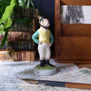 【凛々しい立ち姿のウサギ騎手】イギリス ロイヤルドルトン バニキンズ 陶器 人形 うさぎ◆Vintage Royal Dolton Jockey Bunnykins 1996◆