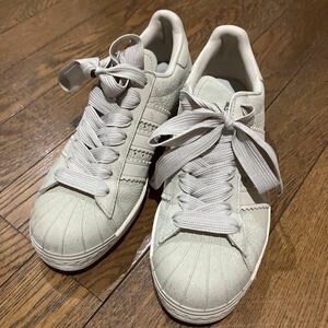 レディース　adidas スニーカー　24㎝ ベージュ　薄汚れあり