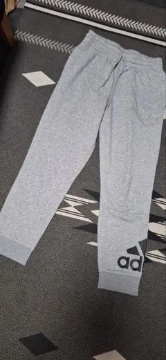 adidas グレー ジョガーパンツ L