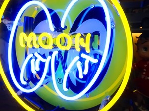 爆レア★Moon eyes ムーンアイズ ネオンサイン 看板 ガレージ 世田谷ベース的インテリア 秘密基地用 アメリカンダイナーに♪2