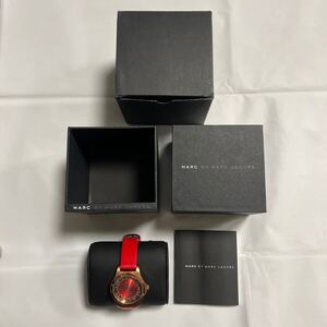 新品未使用 電池交換済み MARC JACOBS マークジェイコブス レディース 腕時計 スケルトン ロゴデザイン クォーツ 3針 MBM1338 付属品あり