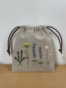 ☆ハンドメイド　お花の手刺繍　かわいい巾着　ボタニカル　カモミール　タイム　ヒソップ　ローズマリー　ギフト　ハーフリネン☆