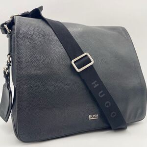 1円【極上/ 美品】HUGO BOSS ヒューゴボス エンボス メンズ ショルダーバッグ メッセンジャー ボディバッグ サコッシュ 斜め掛け ビジネス